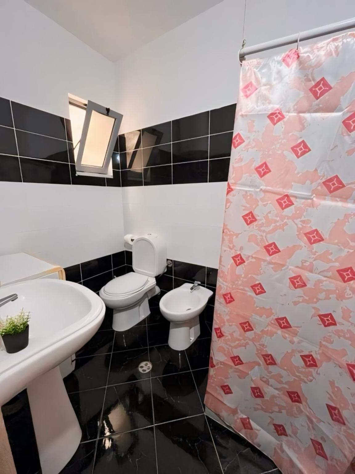 Gerald'S Central Apartments Vlorë エクステリア 写真